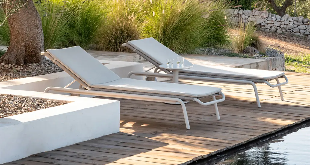 kodo sunlounger is a contemporary aluminium outdoor sunlounger with rope seat and suitable for contract and hospitality spaces.